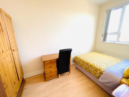 Wolseley Street, Room 5, BT71LG, Belfast - Photo 4