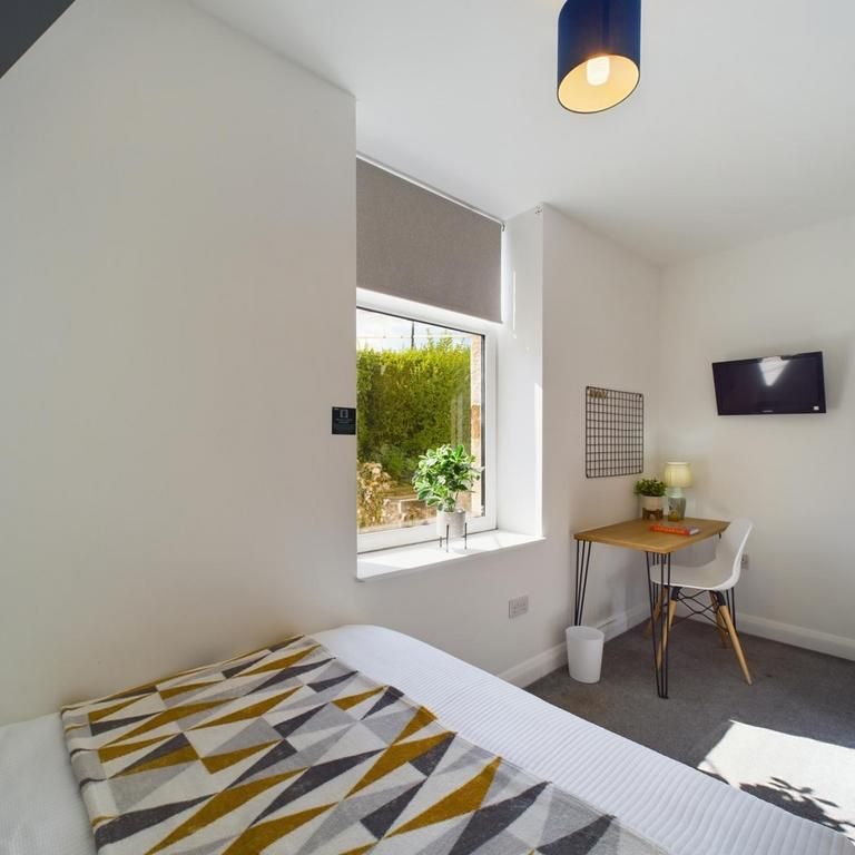 1 bedroom in a house share to rent - Photo 1