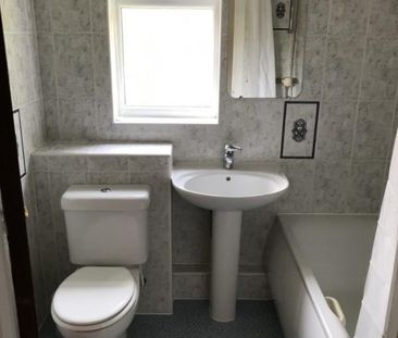 2 bedroom end of terrace house to rent - Photo 5