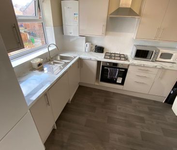 1 bedroom in a house share to rent - Photo 2