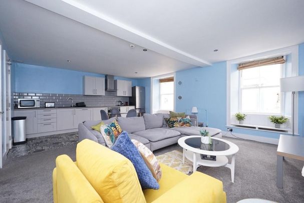 4 bedroom flat to rent - Photo 1