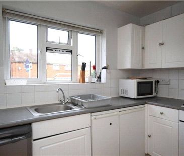 4 bedroom semi-detached house to rent - Photo 6