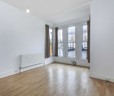 Price £1,800 pcm - Available 12/01/2026 - Unfurnished - Photo 2