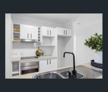 Luxe Apartment with large floorplan and extra large wrap-around bal... - Photo 3