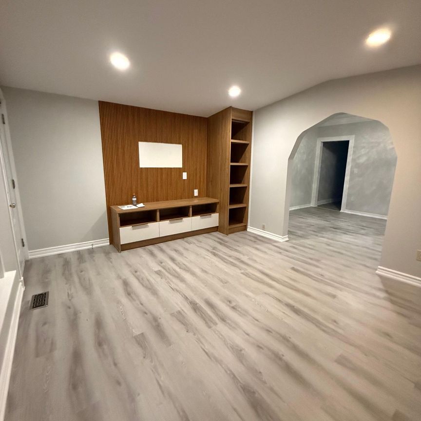 For Lease - 572 Oak Avenue, Windsor, Ontario - Photo 1