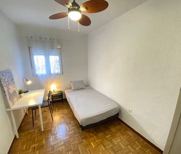 Calle del Hornero, Madrid, Community of Madrid 28019 - Photo 4