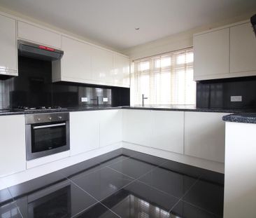 Riverview Gardens, Twickenham - Photo 2