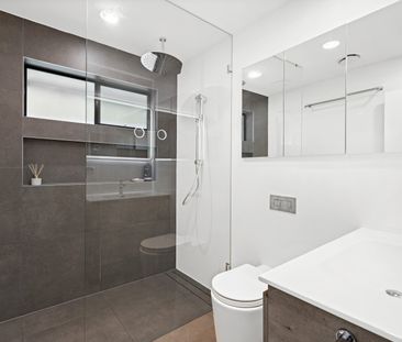 Air-Conditioned Renovated Three-Bedroom Family Home with Electric C... - Photo 6