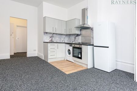 3 bedroom flat to rent - Photo 2