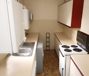 Room 2, Lucas Street, Woodhouse, Leeds, LS6 2JD - Photo 2