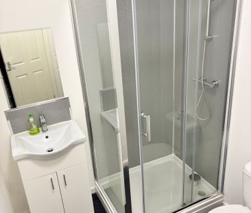 5 Bed - 2 Ashville View, Hyde Park, Leeds - LS6 1LT - Student - Photo 5