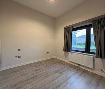 Murray Green, Woking, Surrey, GU21 - Photo 3