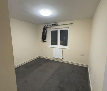 5 bedroom semi-detached house to rent - Photo 3