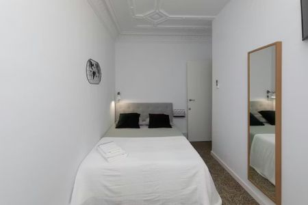 Carrer de la Portaferrissa, Barcelona, Catalonia 08002 - Photo 4