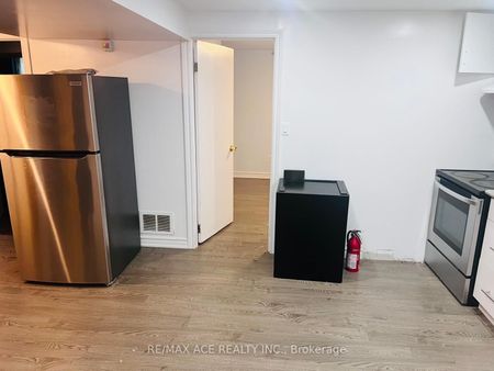 For Lease - 15 Sedgemount Drive Unit# Bsmt, Toronto, Ontario - Photo 3