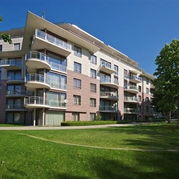 Parc Cinquantenaire! Splendide appartement MEUBLE 2 chambres avec terrasse - Photo 1