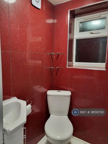 1 bedroom in a house share to rent - Photo 3