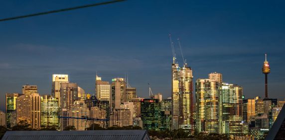 Charming Birchgrove living, city skyline views, cafes at door - Photo 2