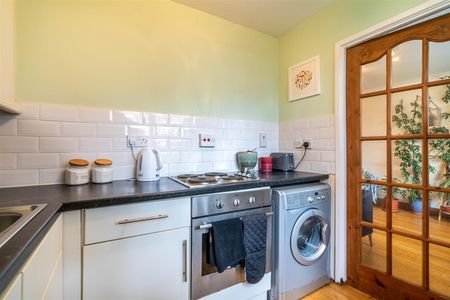 2 bed apartment to rent in Lonsdale Court, Jesmond, NE2 - Photo 2