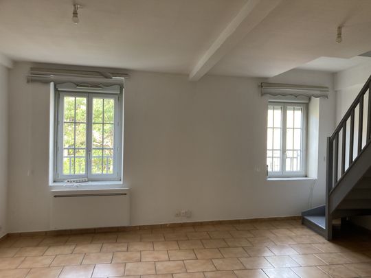 T3 AVEC BUREAU ET TERRASSE - TARARE - Photo 1