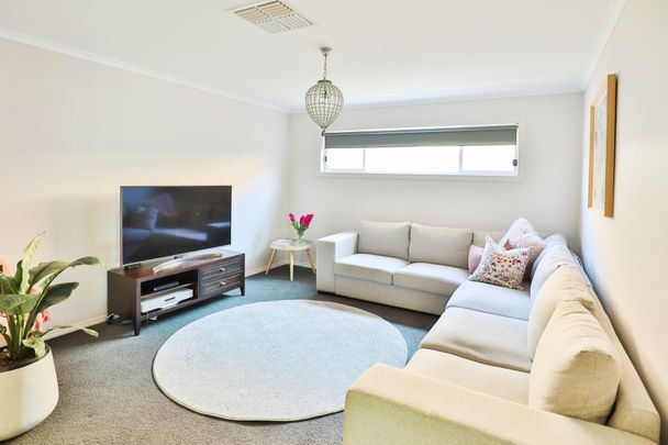 BEAUTIFULLY PRESENTED, MODERN HOME - Photo 1