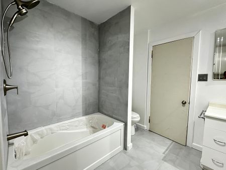 402 Rue Cadillac, Longueuil (Le Vieux-Longueuil), QC J4L - Photo 4