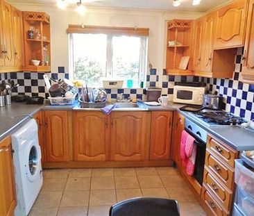 Four Bedroom Property Close to Heath Hospital - Available July 2017 - Photo 6