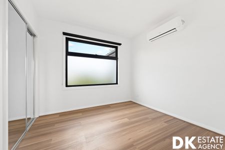 Brand New 3 Bedroom Townhouse in Central Sunshine - Photo 3