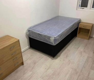 Room in a Shared House, Hathersage Road, B42 - Photo 1