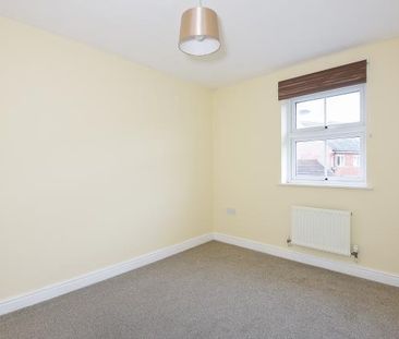 3 bedroom end of terrace house to rent - Photo 2