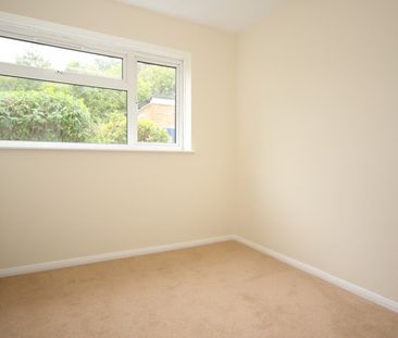 Davos Close, Woking - Photo 2