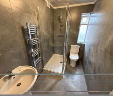 3 bedroom flat to rent - Photo 3