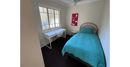 Elevated, Light-Filled 3-Bedroom Home with City Glimpses – Fully Furnished & Move-In Ready - Photo 4