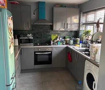 4 Bed Detached House, Park Rise, LE3 - Photo 2