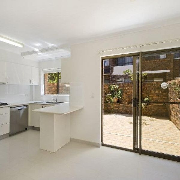 Spacious 3-Bedroom Townhouse in Prime Wollstonecraft Location - Photo 1