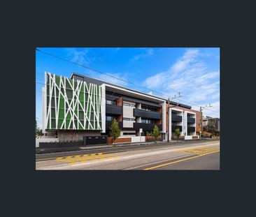 Furnished 2 Bed Apt + Parking in Prime Location - Photo 6