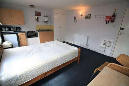 Bedsit - Southampton Street, Reading, RG1 - Photo 2