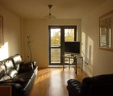 2 bedroom flat to rent - Photo 2