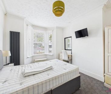 4 bedroom terraced house to rent - Photo 3