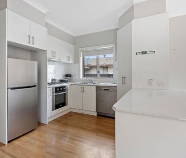 LOW MAINTENANCE LIVING CLOSE TO LAKE WEEROONA - Photo 3