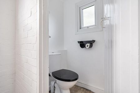 2 bedroom detached house to rent - Photo 4