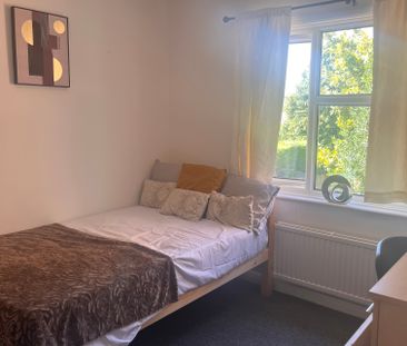 St Martins Road Room 4 - Photo 3