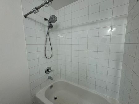 For Lease - 250 Sunny Meadow Boulevard Unit# 294, Brampton, Ontario - Photo 4