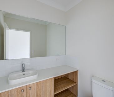 Large 2 Bedroom Duplex! - Photo 5