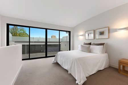 112 Neville Street, Middle Park VIC 3206 - Townhouse For Rent | Domain - Photo 2