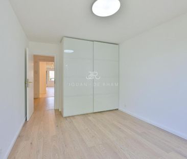 For rent – 4.5 rooms at 800m from Coppet train station - Photo 4