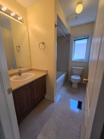 For Lease - 9 Fawson Cove Way, Brampton, Ontario - Photo 4