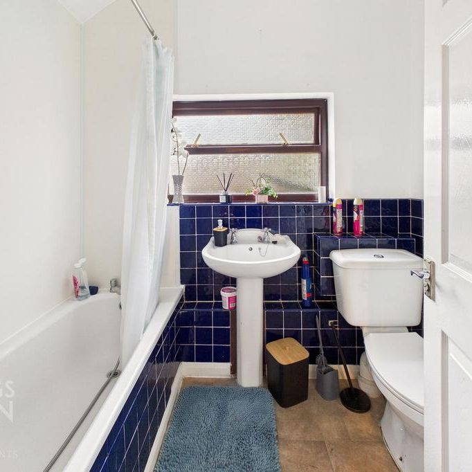 3 bedroom semi-detached house to rent - Photo 1