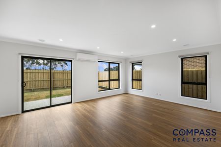 13 Buttercup Crescent, Armstrong Creek VIC 3217 - House For Rent | Domain - Photo 2