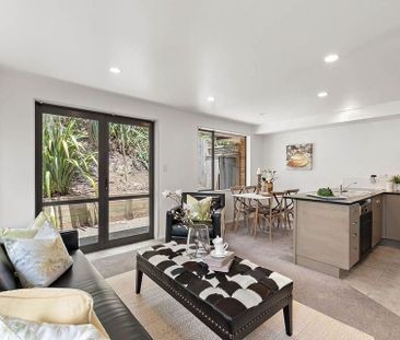 2-Bedroom House with Garage – Prime Location - Photo 1